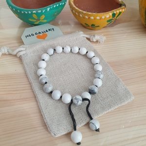 Adjustable gemstone bracelet - White Turquoise